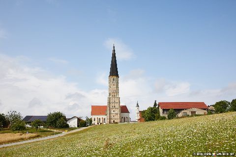 Gemeinde Zeilarn Landkreis Rottal-Inn Schildthurn Kirche Außen (Dirschl Johann) Deutschland PAN